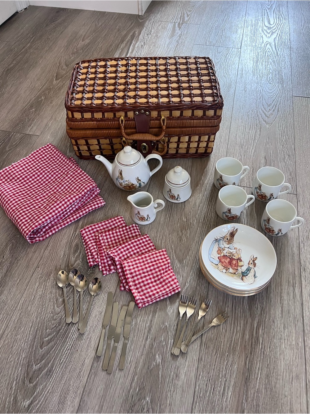 Beatrix Potter Peter Rabbit Picnic Tea Set Complete Set - Picture 4 of 14
